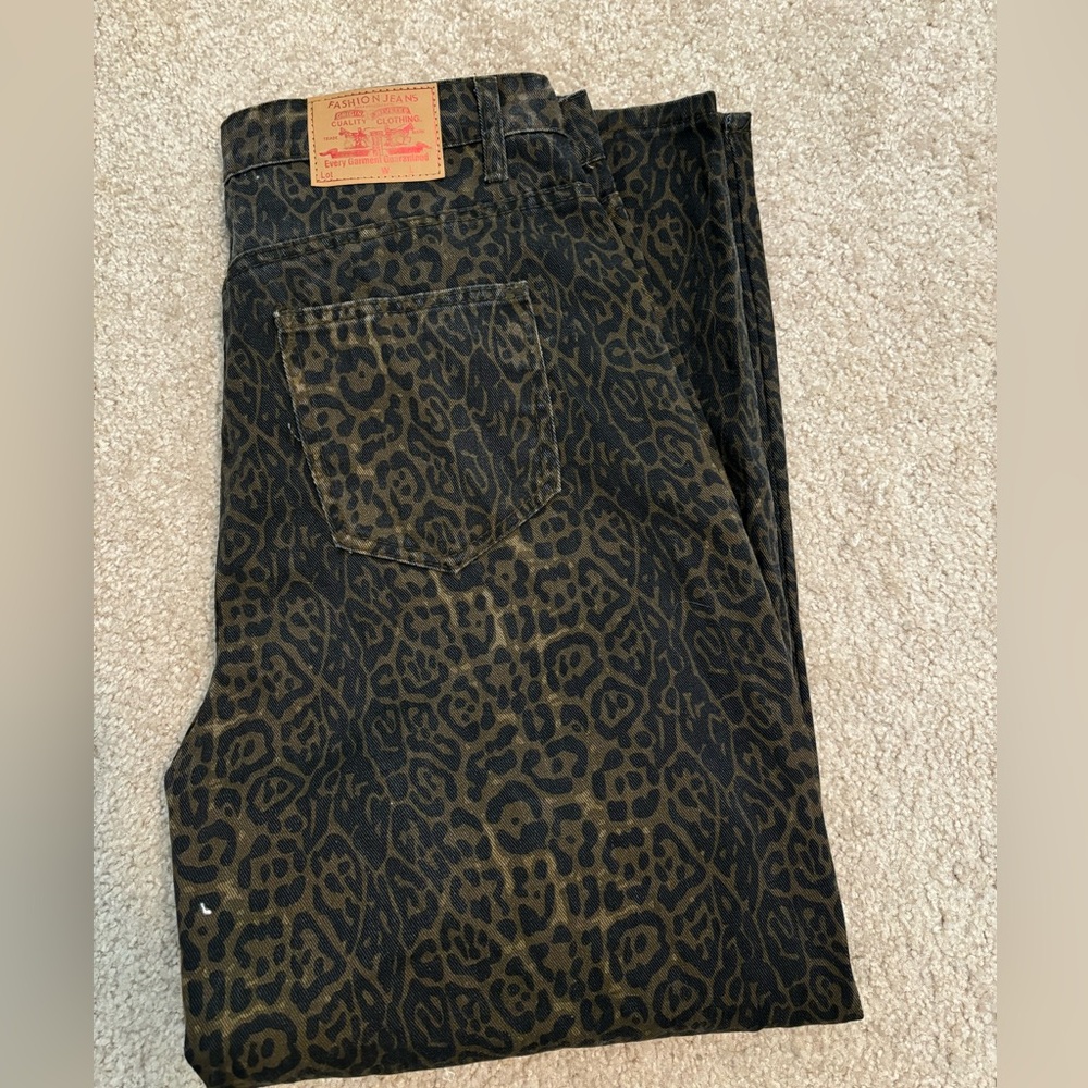 Viral Leopard Jeans